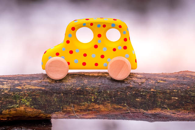 Samochód zabawka kolorowy