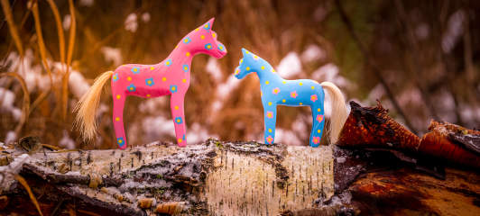Koń ozdoba stojący, kolorowy