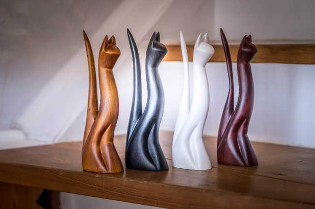 Ozdoby koty stojące smukłe