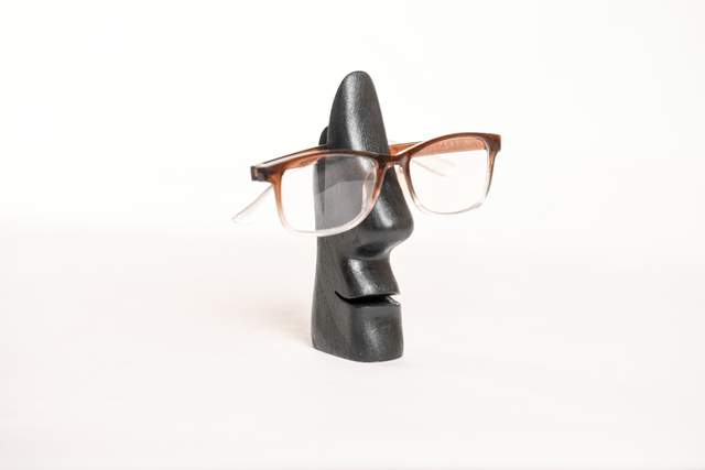Drewniane stojaki na okulary, podstawka na okulary w kolorze czarnym, wykonana z drewna lipowego